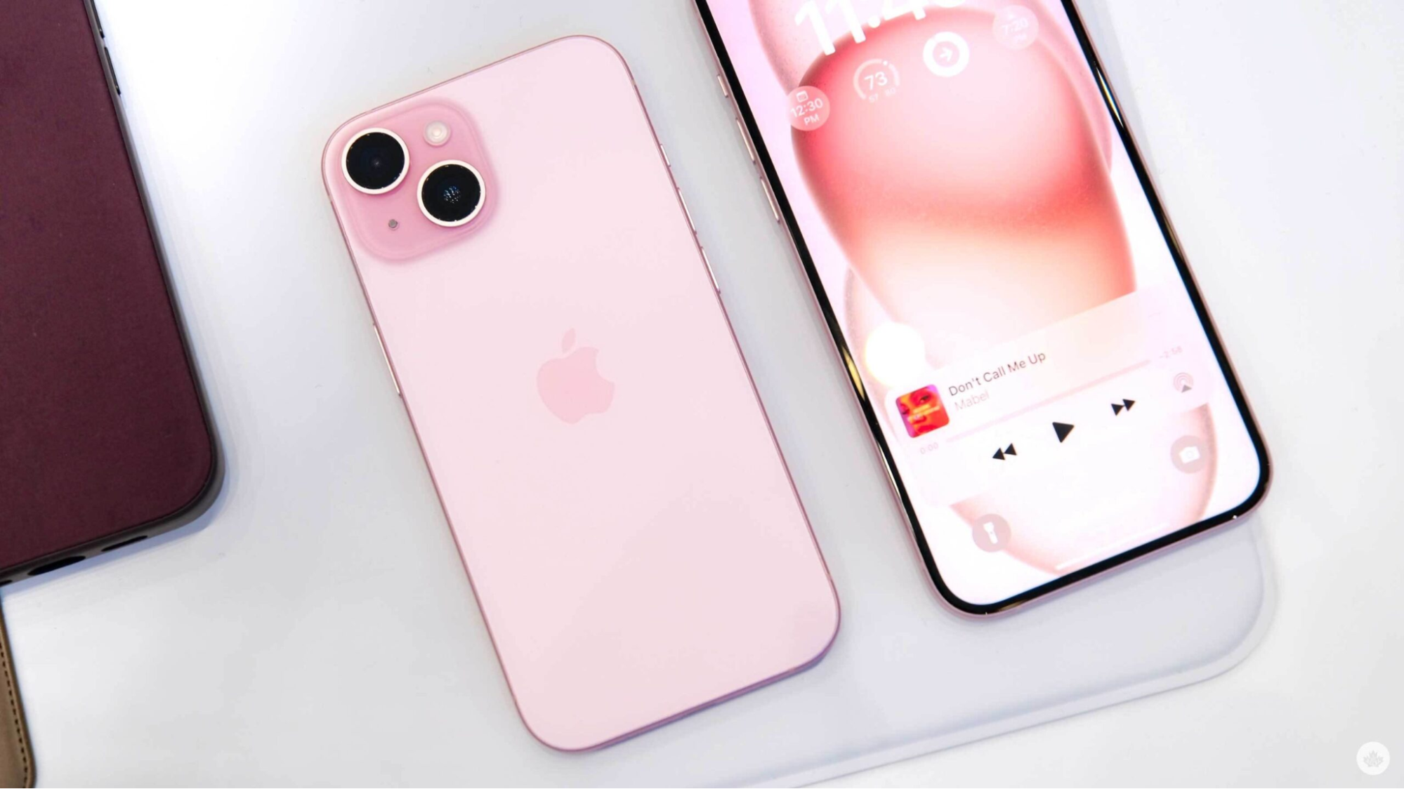 Mặc không có nhiều sự thay đổi trên tần số quét, iPhone 15 Plus vẫn mang tới trải nghiệm xem phim sống động, chơi game chân thực